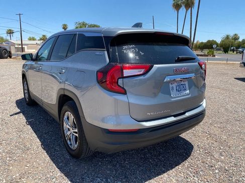 Used 2024 GMC Terrain SLE FWD image 3