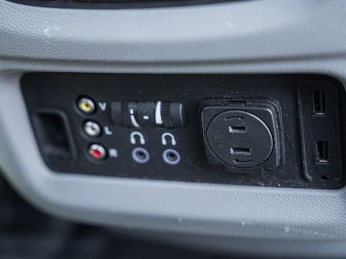 Used 2017 Honda Pilot Touring image 37