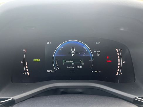 Used 2025 Toyota Camry SE image 34