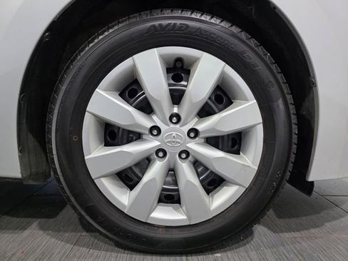 Used 2014 Toyota Corolla LE image 14