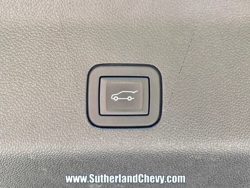 Used 2025 Chevrolet Suburban Z71 AWD/4WD image 48