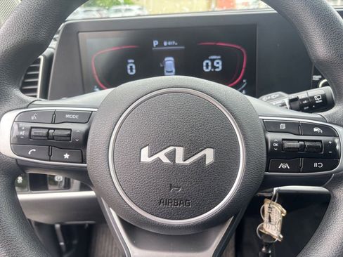 Used 2025 Kia Sportage LX FWD image 25