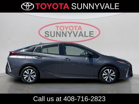 Used 2019 Toyota Prius Prime Premium w/ Preferred Accessory Package FWD image 9