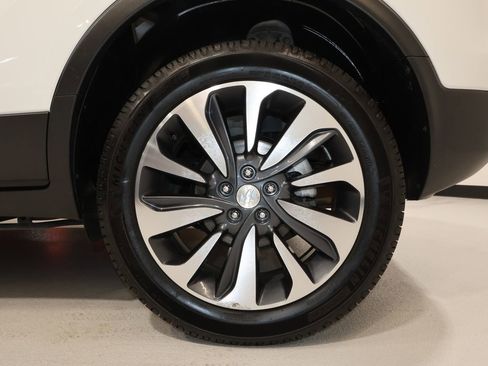 Used 2022 Buick Encore Preferred w/ Safety Package image 32