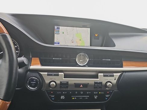 Used 2014 Lexus ES 300h 300h w/ Premium Package w/Bamboo Trim image 26