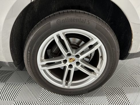 Used 2023 Porsche Macan AWD/4WD image 10