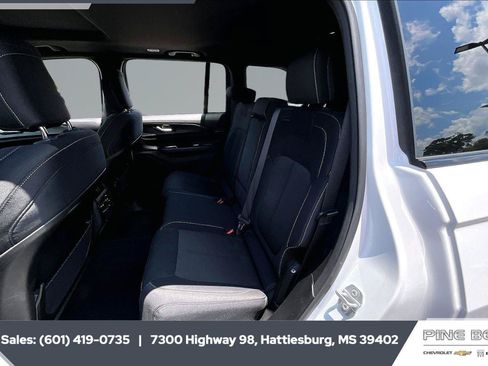 Used 2024 Jeep Grand Cherokee Laredo X RWD image 19