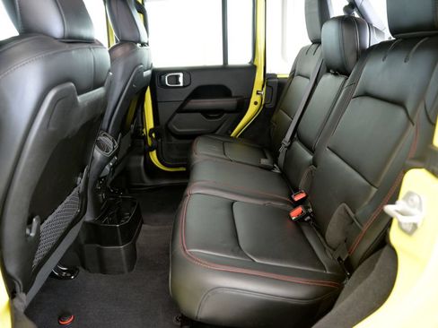 Used 2024 Jeep Wrangler Unlimited Rubicon AWD/4WD image 28