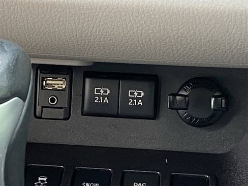 Certified 2018 Toyota Highlander XLE image 31