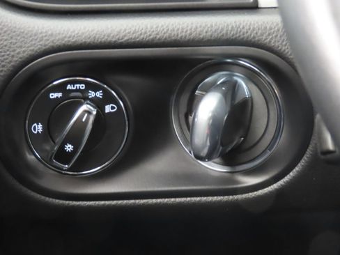 Certified 2026 Porsche Macan AWD/4WD image 23