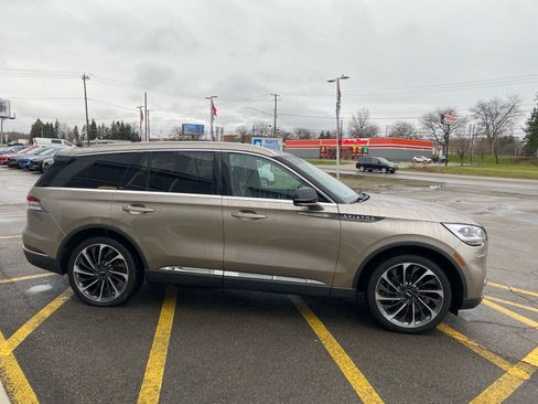 Used 2020 Lincoln Aviator Reserve w/ Equipment Group 202A image 6