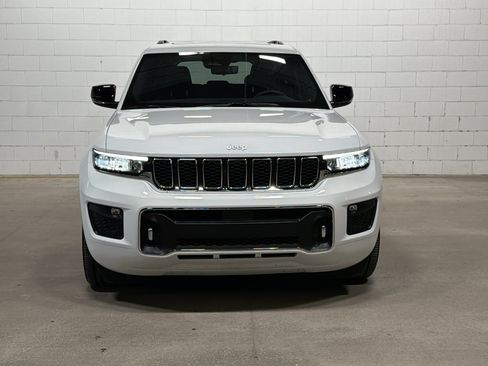 Used 2025 Jeep Grand Cherokee Overland w/ Luxury Tech Group IV AWD/4WD image 9