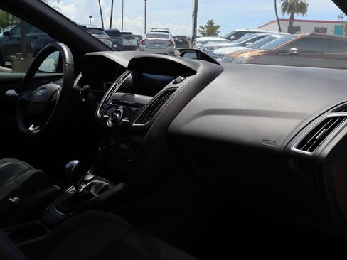 Used 2017 Ford Focus RS AWD/4WD image 35
