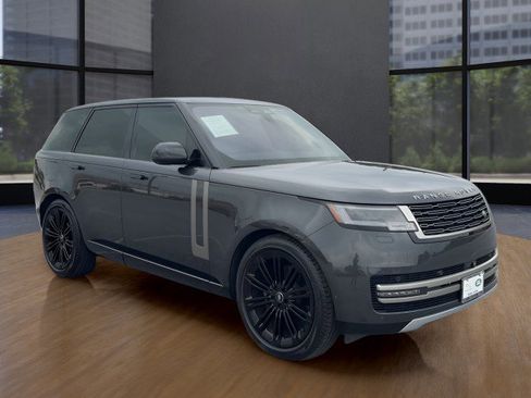 Used 2023 Land Rover Range Rover SE AWD/4WD image 3