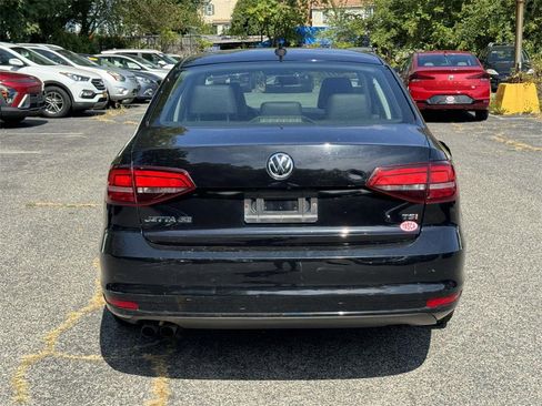 Used 2016 Volkswagen Jetta SE image 4