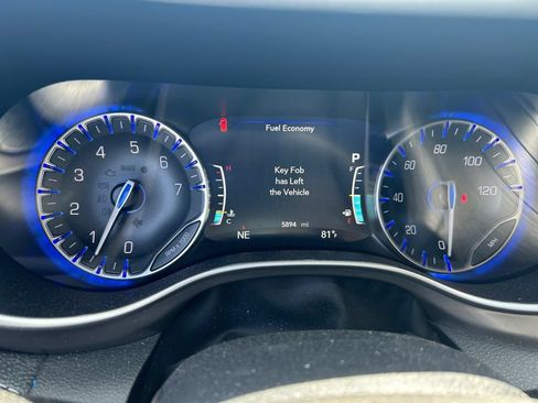 Certified 2025 Chrysler Pacifica Select AWD/4WD image 18