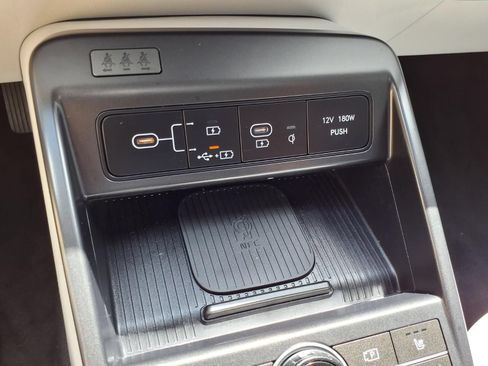 Used 2024 Hyundai Kona Limited FWD image 11