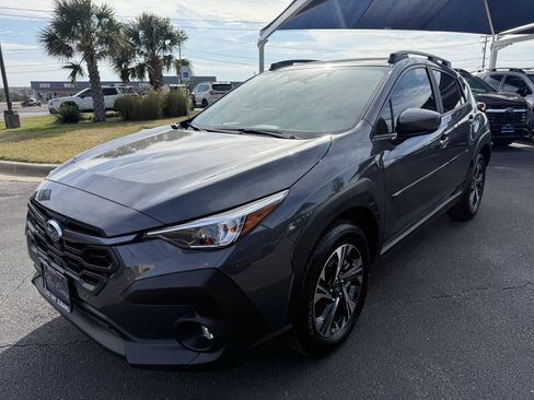 Used 2025 Subaru Crosstrek 2.0i Premium image 3