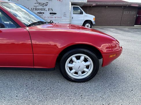 Used 1991 MAZDA MX-5 Miata RWD image 24