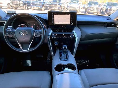 Used 2022 Toyota Venza LE image 15