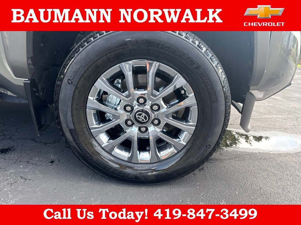 Used 2025 Toyota Tacoma Limited AWD/4WD image 9