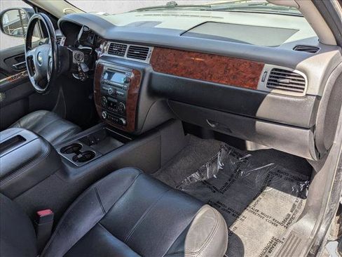 Used 2013 Chevrolet Suburban LT RWD image 22