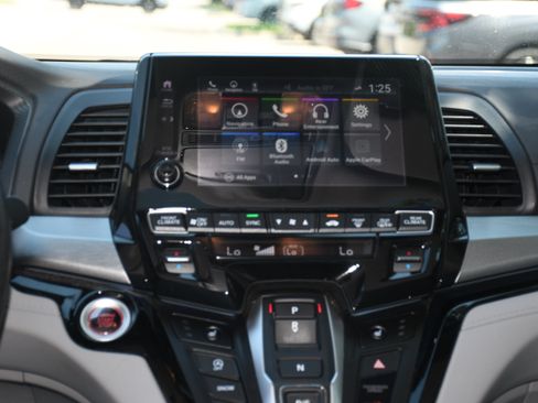 Used 2024 Honda Odyssey Touring image 18