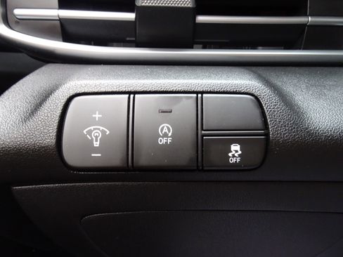 Used 2024 Hyundai Elantra SE FWD image 21