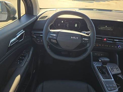 New 2026 Kia Sportage SX FWD image 16