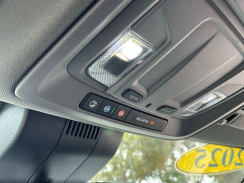 Used 2025 Chevrolet Silverado 2500 LT w/ Convenience Package image 27