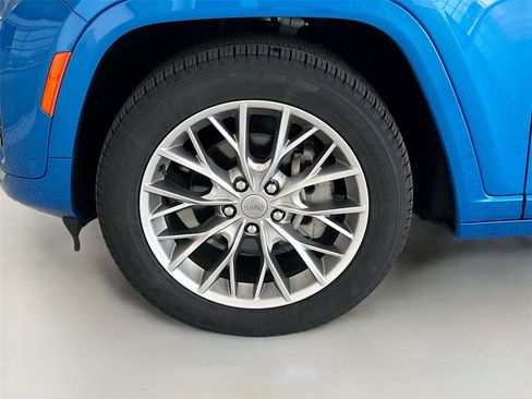 Used 2023 Jeep Grand Cherokee Summit w/ Adv Protech Group IV AWD/4WD image 30