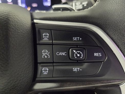 Used 2025 Jeep Grand Cherokee Limited RWD image 17
