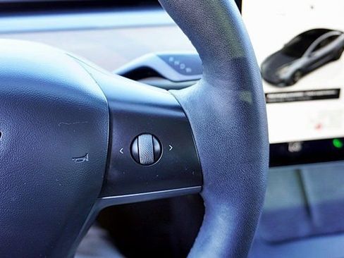 Used 2023 Tesla Model 3 Standard Range image 39