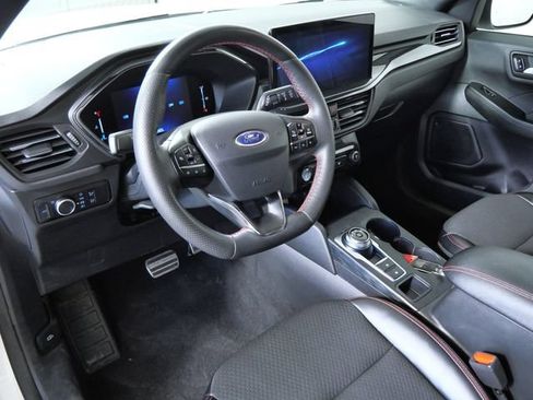 Certified 2024 Ford Escape ST-Line w/ Tech Pack #1 AWD/4WD image 3