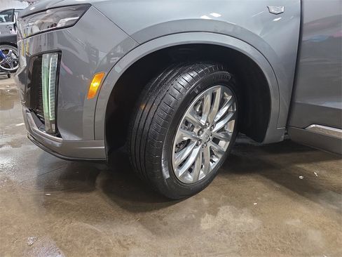 Used 2022 Cadillac XT6 Premium Luxury image 34