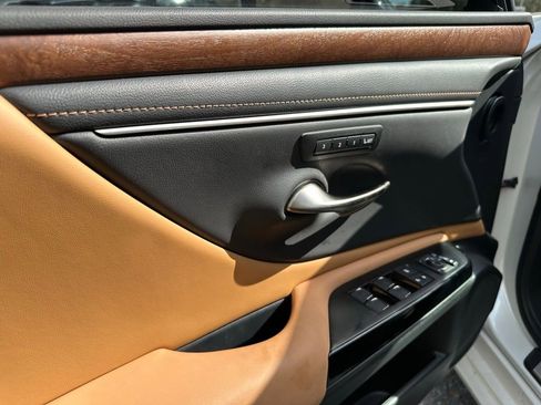 Used 2024 Lexus ES 350 w/ Premium Package image 32