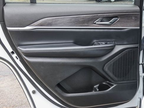 Used 2023 Jeep Grand Cherokee L Limited image 14