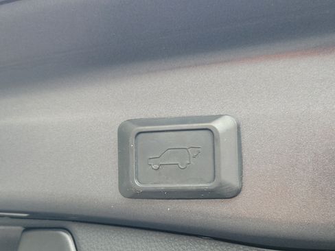 Certified 2021 Toyota RAV4 XLE Premium AWD/4WD image 11
