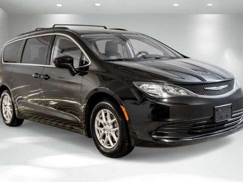 Used 2020 Chrysler Voyager Lxi image 5