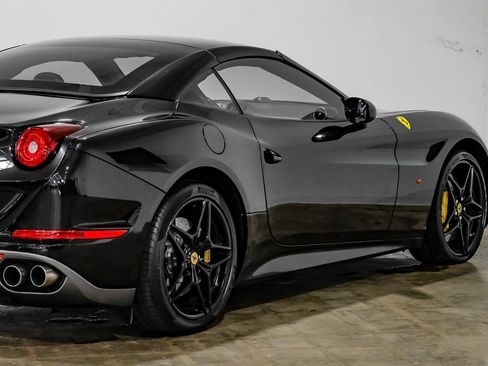 Used 2015 Ferrari California T RWD image 20