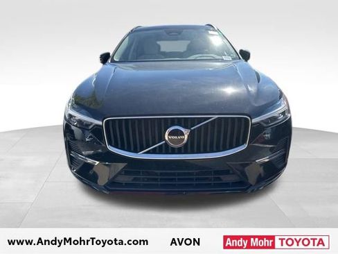 Used 2022 Volvo XC60 B5 Momentum w/ Climate Package AWD/4WD image 3