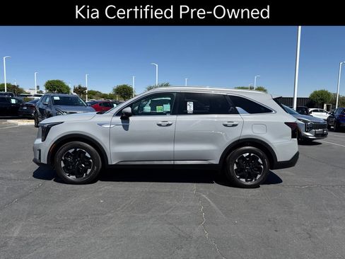Certified 2025 Kia Sorento S FWD image 11
