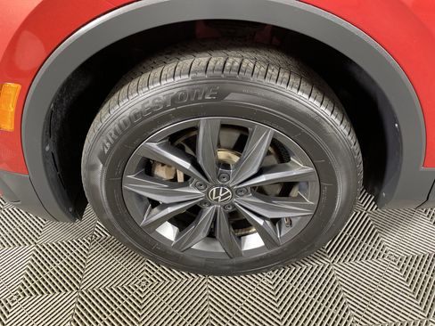 Used 2022 Volkswagen Tiguan SE image 13