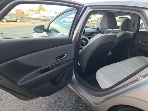 Used 2022 Hyundai Elantra Limited w/ Cargo Package image 13