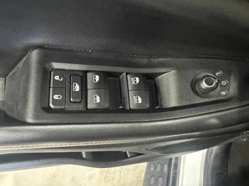Used 2024 Jeep Grand Cherokee Limited w/ Luxury Tech Group II AWD/4WD image 19