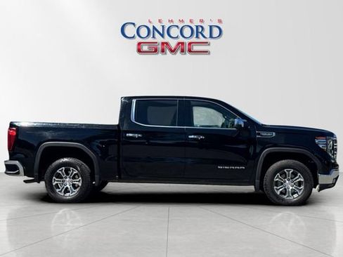 Used 2025 GMC Sierra 1500 SLT AWD/4WD image 3