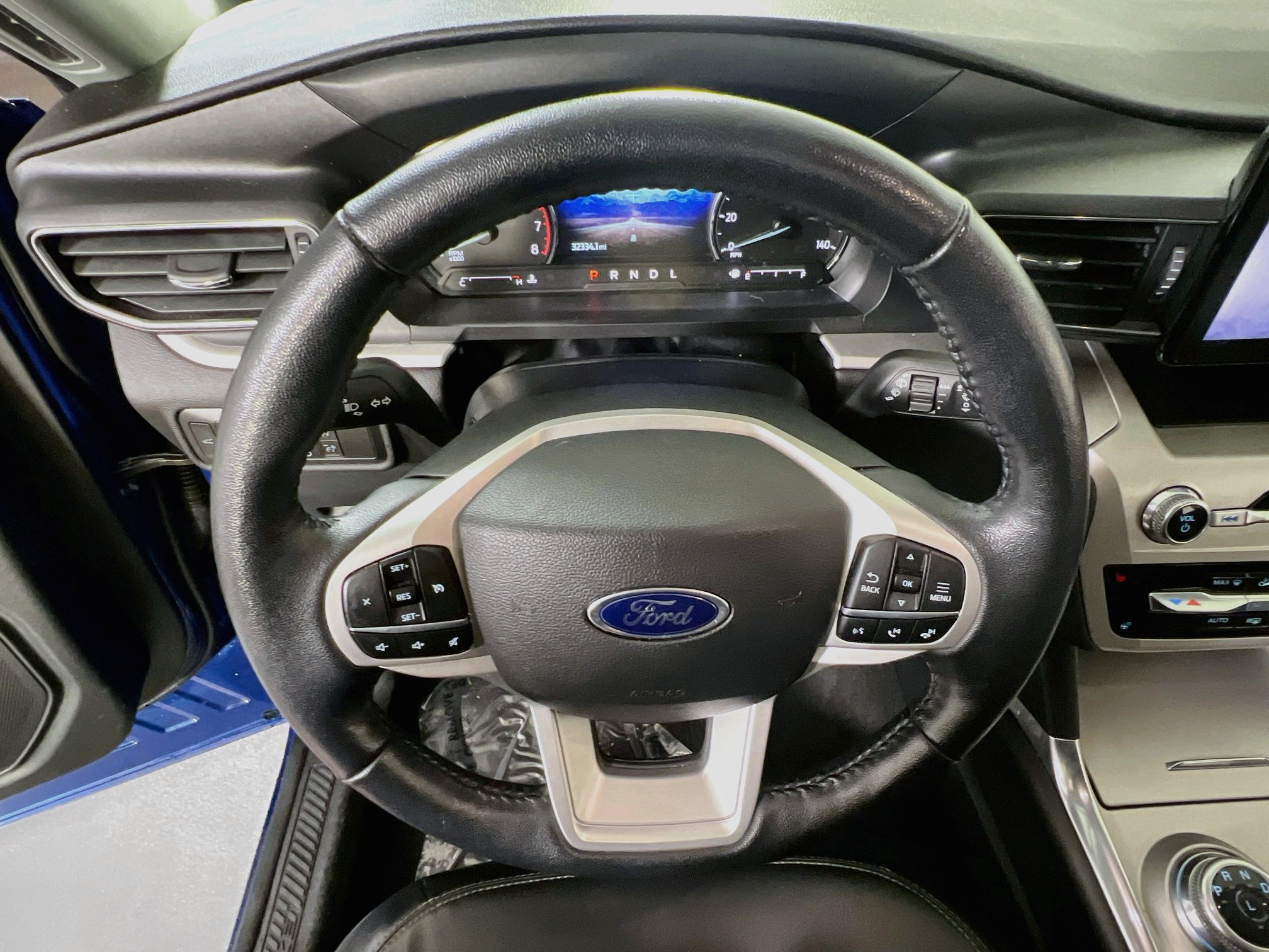 Used 2022 Ford Explorer XLT w/ Equipment Group 202A AWD/4WD image 11