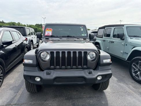 Used 2019 Jeep Wrangler Unlimited Sport AWD/4WD image 2