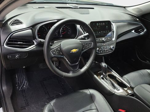 Used 2016 Chevrolet Malibu Premier w/ Driver Confidence Package II FWD image 18