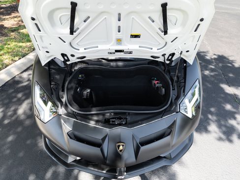 Used 2020 Lamborghini Aventador SVJ AWD/4WD image 96